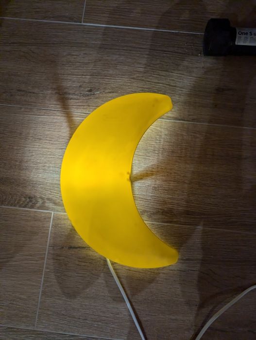 Lampka dziecięca księżyc z Ikei żółta