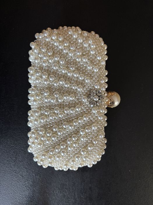 Perłowa kopertówka