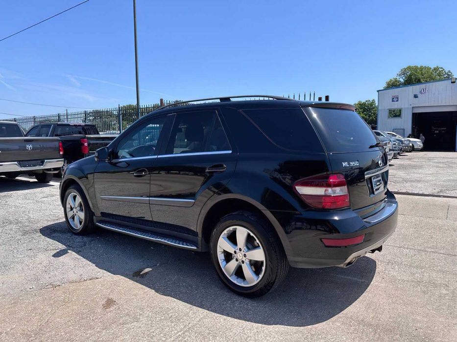 Mercedes-Benz M-Class ML 350      2011