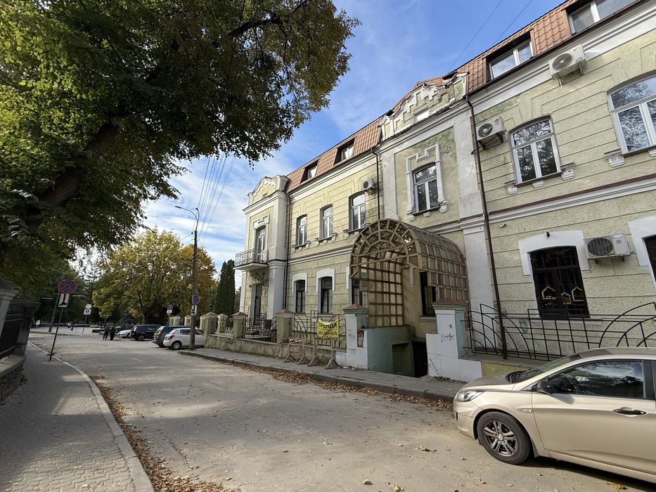Оренда приміщення в самому центрі міста Рівне! Без комісії для орендаря!