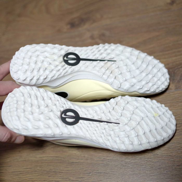 Сороконіжки Nike Tiempo Legend 10 Club Yellow DV4345 700 42розм чудові