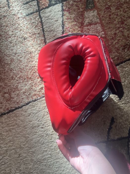 Шлем для занятий боксом.