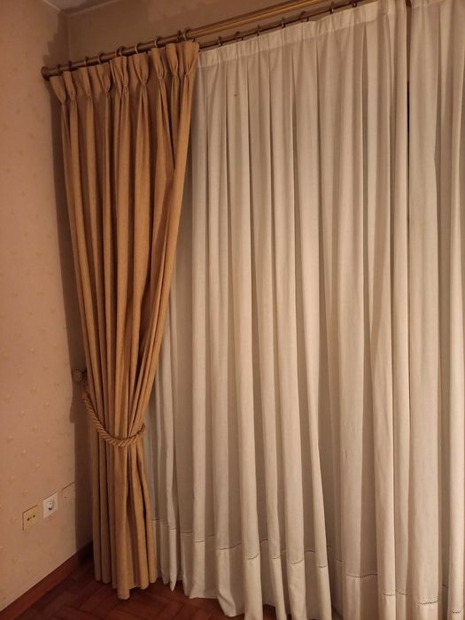 Excelente cortinados em linho e reposteiros