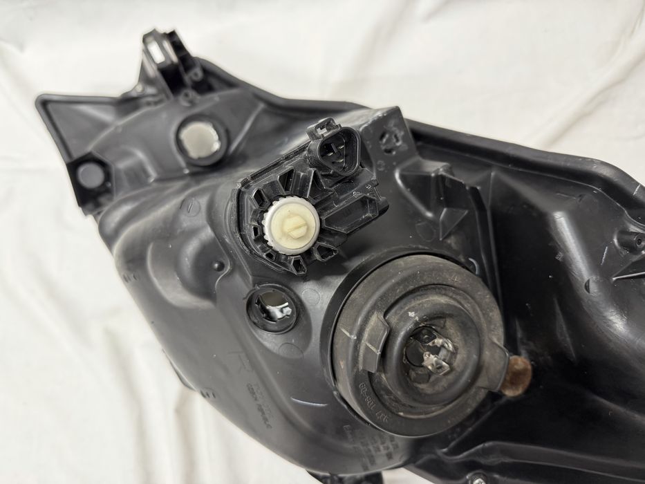 Lampa Prawy Przód Toyota Yaris III 11-14r.