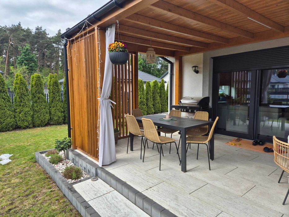 zadaszenie tarasu pergola patio altana lamele pionowe taras drewniany
