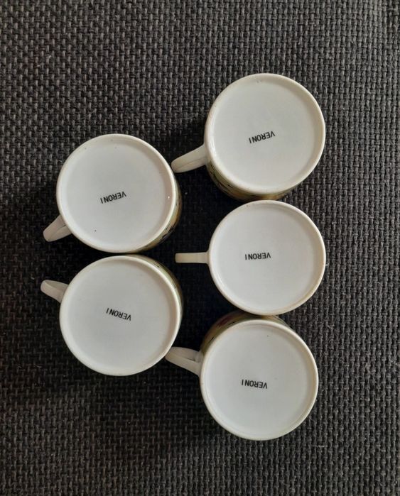 Komplet filiżanek w kwiaty 5 sztuk