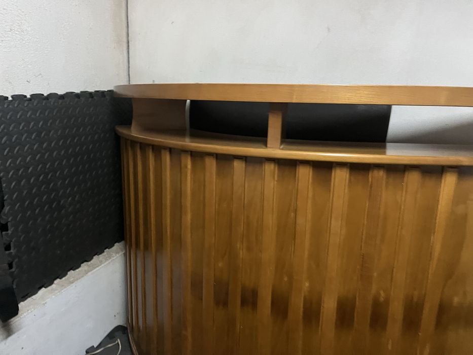 Bar de sala em muito bom estado