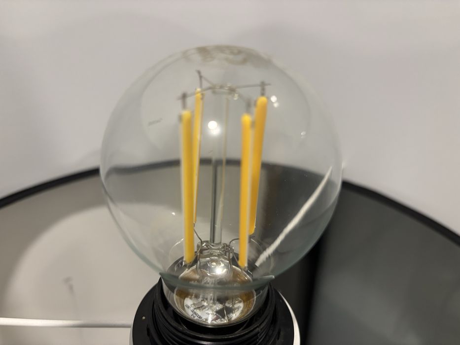 Candeeiro com base em marmore como novo.