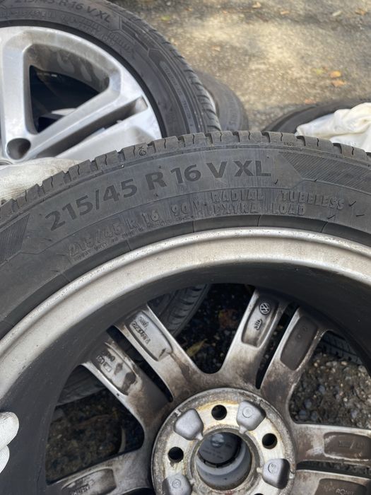 Sprzedam  komplet felg z oponami do  grupy VW