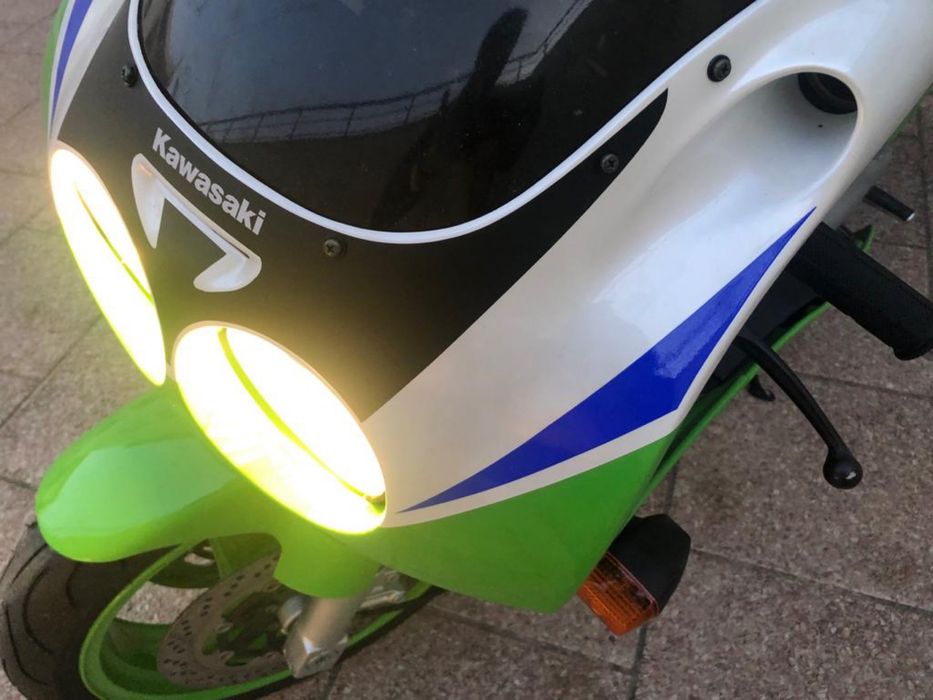 Kawasaki ZX-7, mota está muito boa
