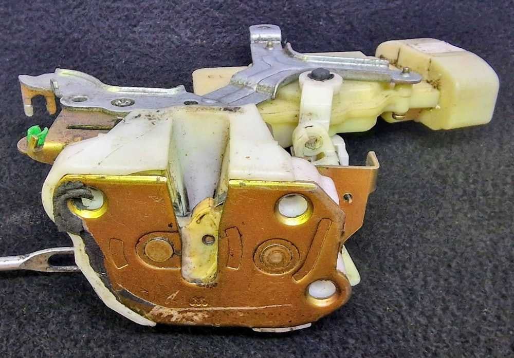 Fechadura / Fecho Porta Frente Esquerdo - TOYOTA YARIS