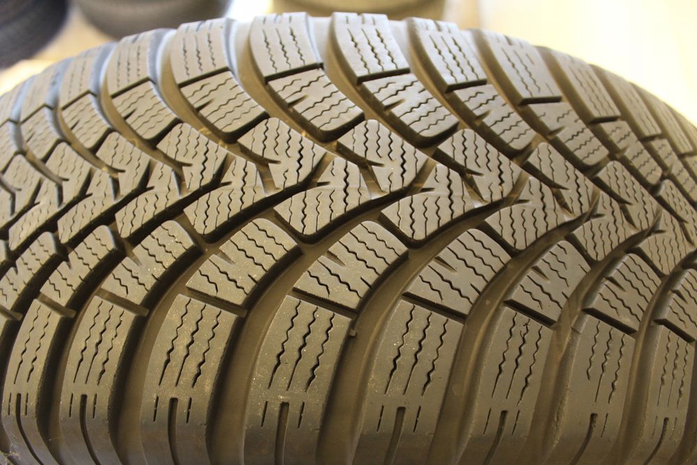 opony zimowe falken eurowinter hs01 215 60 16 99h jak nowe