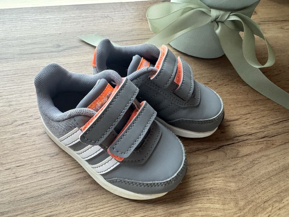 Кросівки adidas 19-20