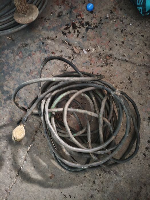 Есть кабеля , медные ,смотрите фото