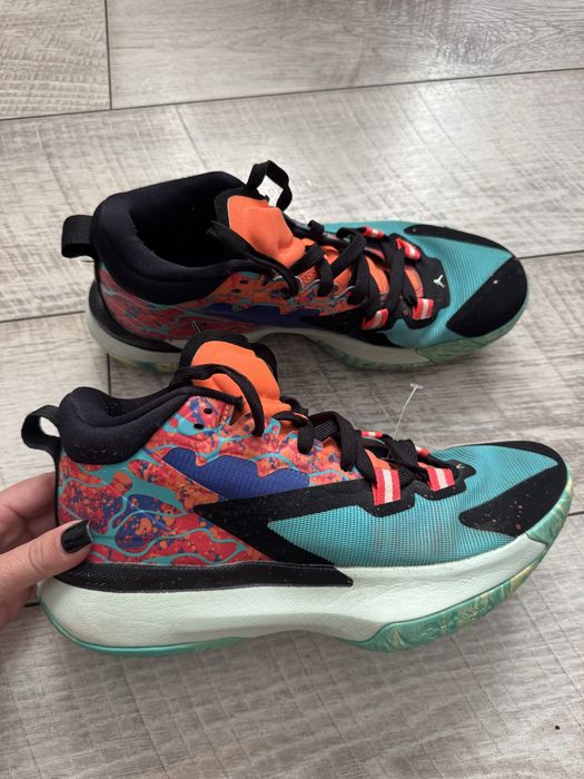 Jordan Zion ( 41 p )  26 cm