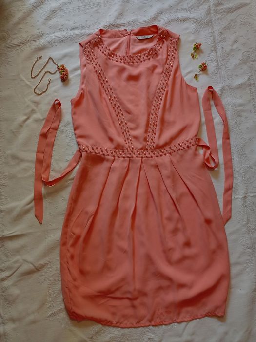 Персиковое нарядное платье размер S + украшение
