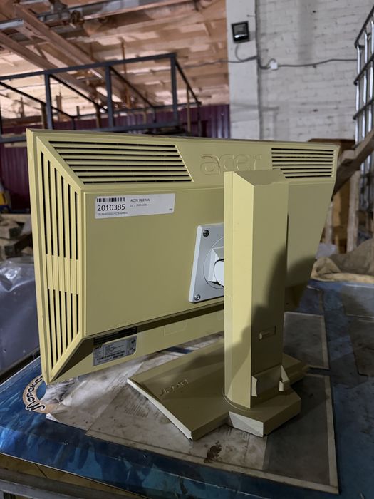 Мониторы acer в рабочем состоянни в комплекте шнуры