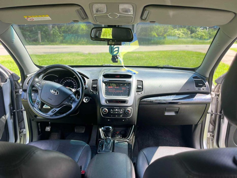 автомоболь KIA Sorento