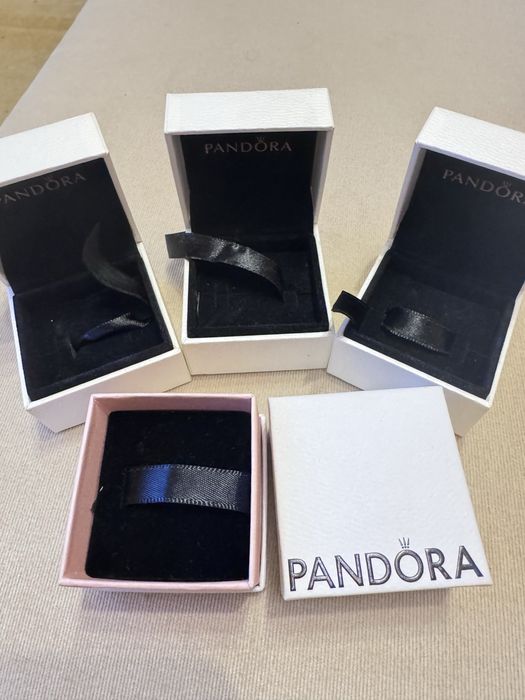 Коробка від Pandora