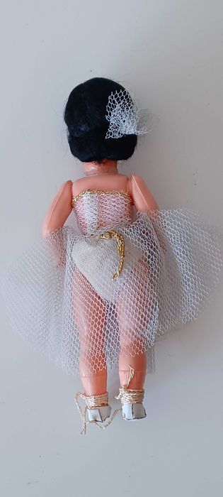 Boneca de brincar antiga - bailarina
