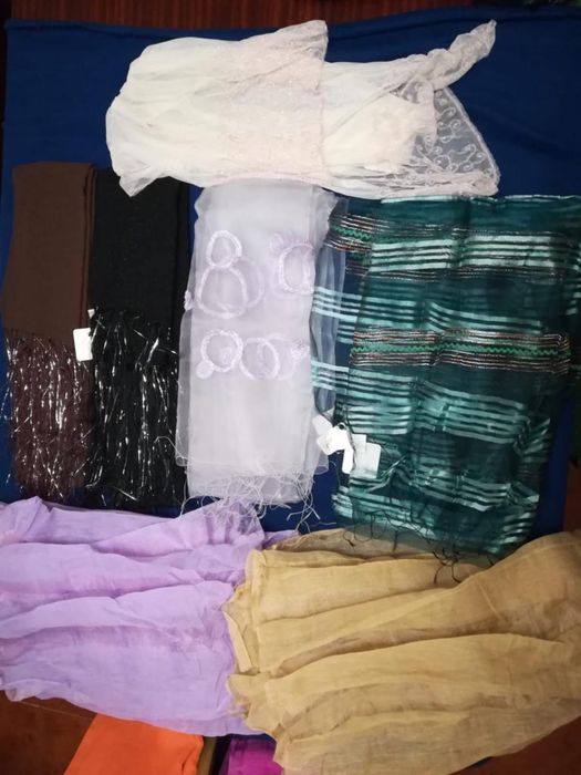 Lote 30 Echarpes /Lenços