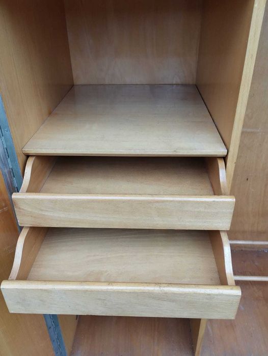 Szafa PRL lata 60/70 – fornir, lustro, dobry stan