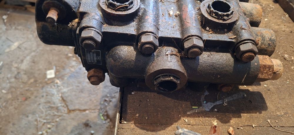 Rozdzielacz hydrauliczny 5 sekcji Koparka ostrówek jcb cat nowy