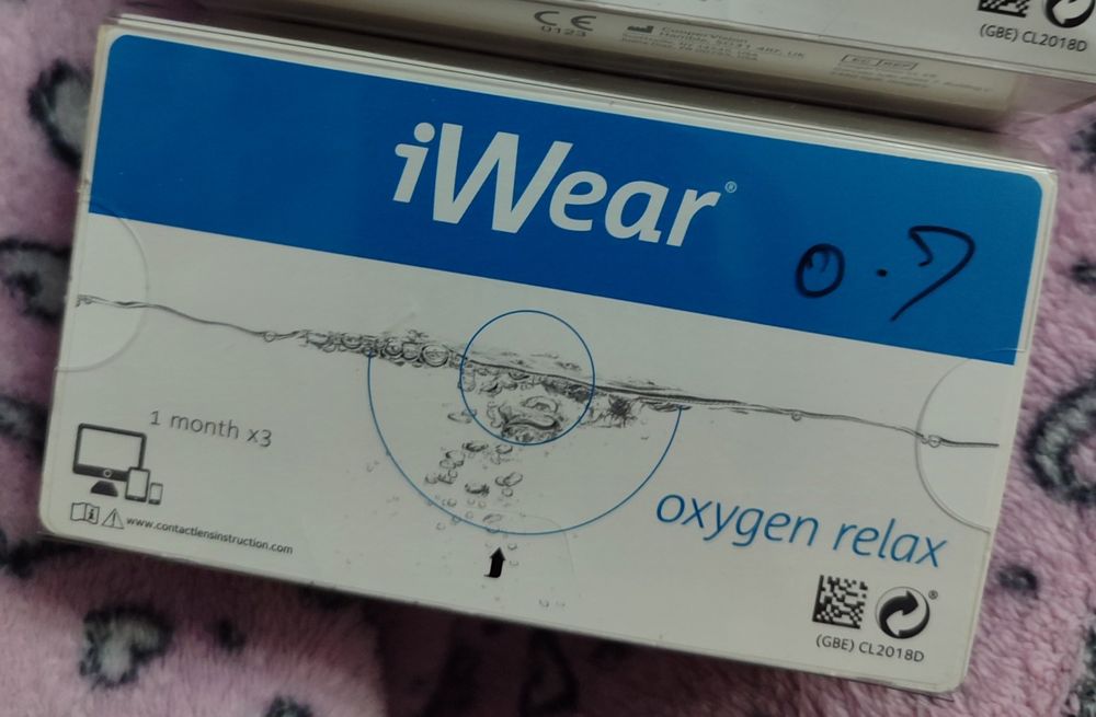 Conjunto de lentes de contacto e líquido