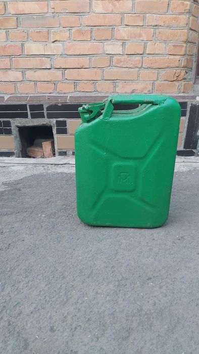 Продам металеві каністри