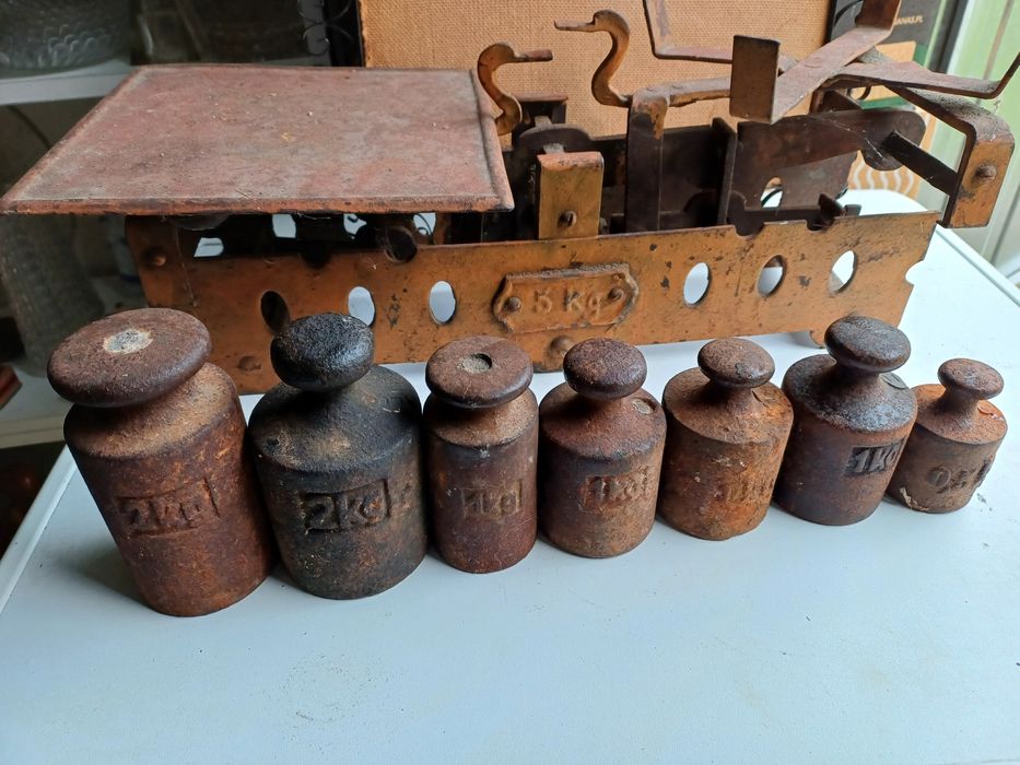 Waga z odważnikami prl staroć antyk zabytek