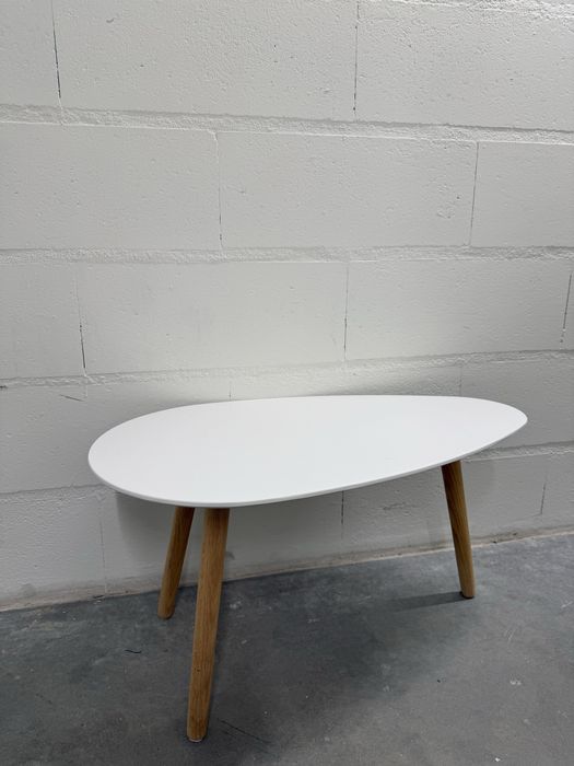 Mesa de café assimétrica