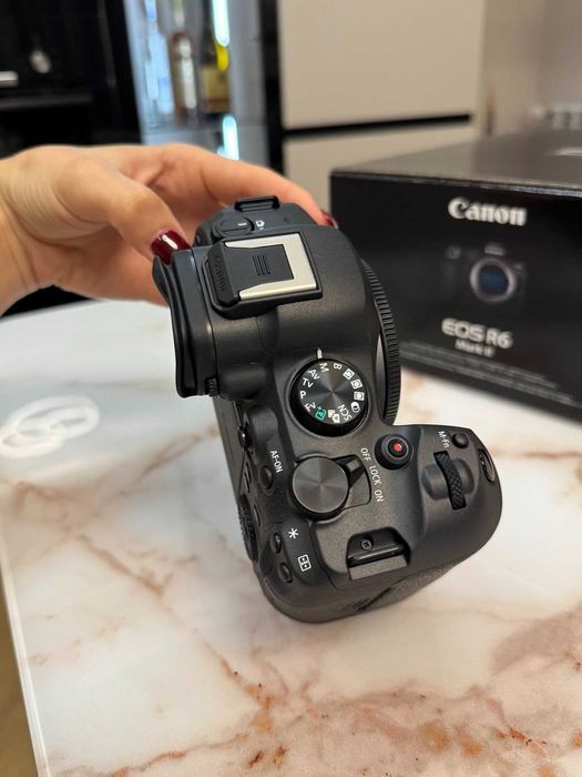 Canon EOS R6 Mark II У наявності
