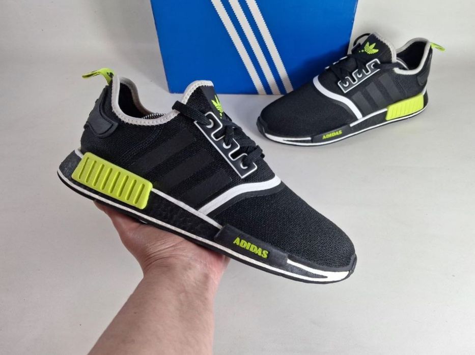 Кросівки Adidas Nmd_R1 Black Boost (р. 44) Оригинал летние мужские беговые кроссовки буст