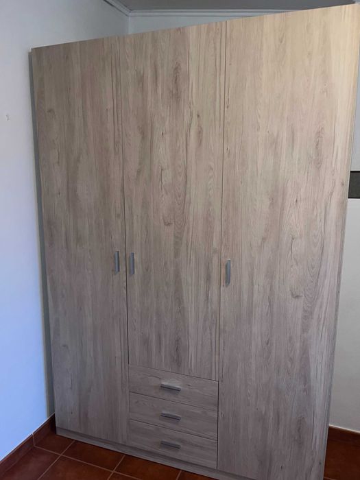 Roupeiro novo à venda