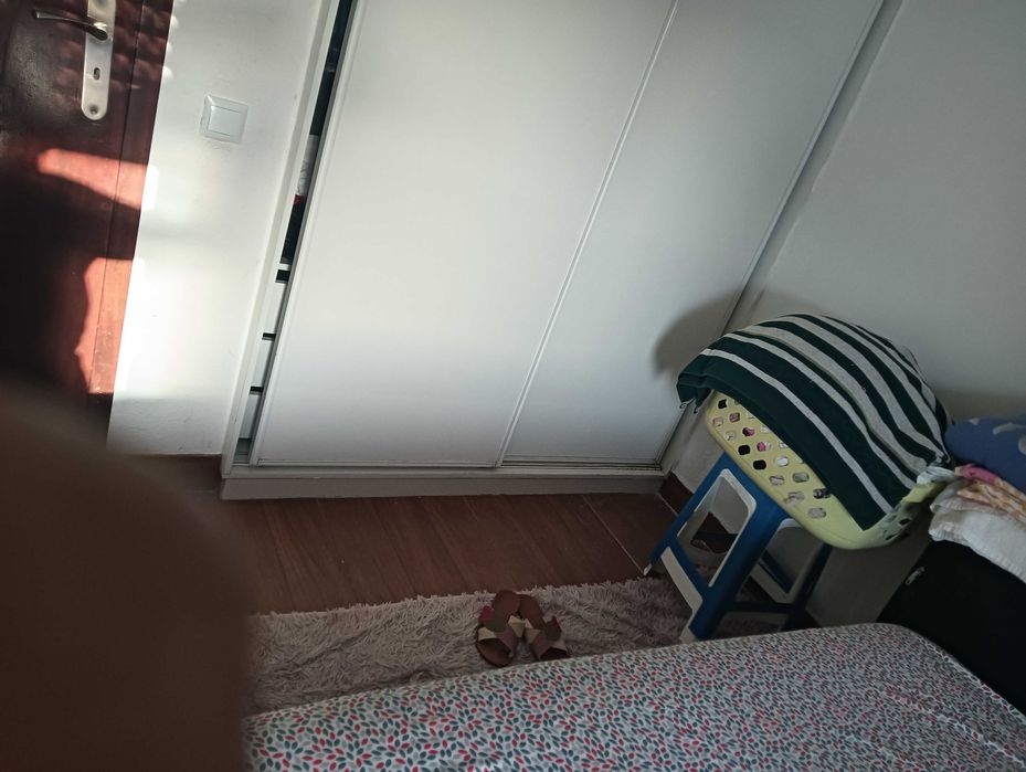 Tenho um quarto para alugar na
