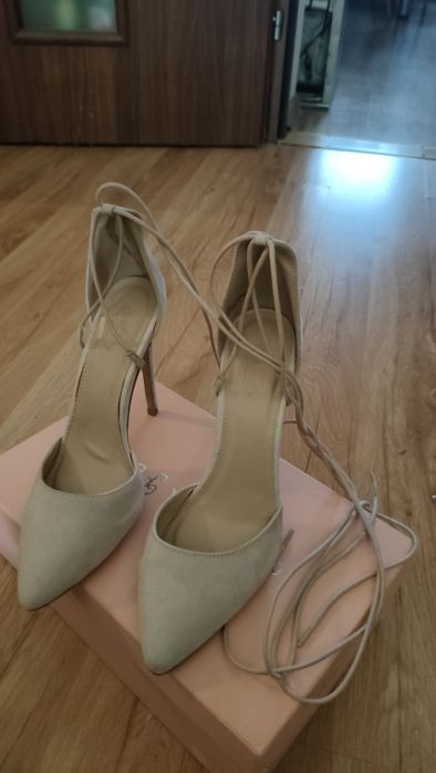 Szpilki beżowe 39/40