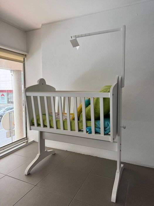 Berço baloiço com colchão espuma branco (Artigo de Exposição)