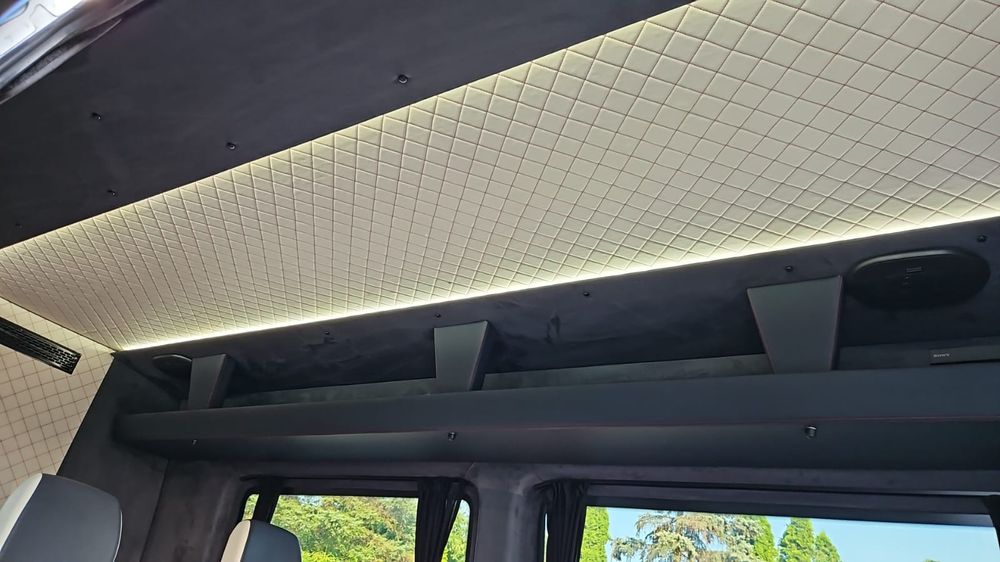 Mercedes Sprinter VIP przewóz osób transfery LOTNISKO Eventy Koncerty