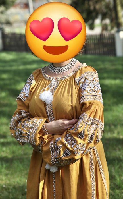 Сукня-вишиванка льняна