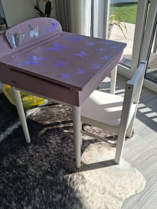 Mesa para criança com abertura