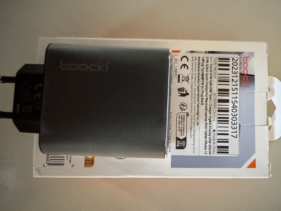 Ładowarka sieciowa TOOCKI 67 W. Usb-C 2x, Usb-A 1x. NOWA