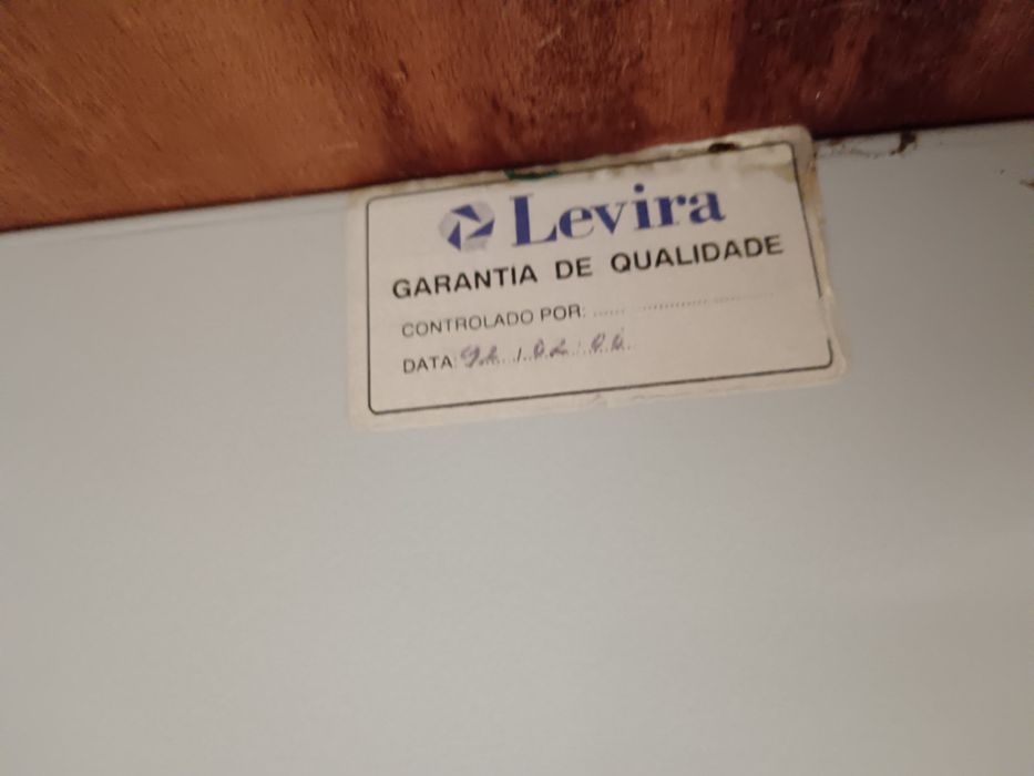 Vendo mesa de reuniões marca Levira
