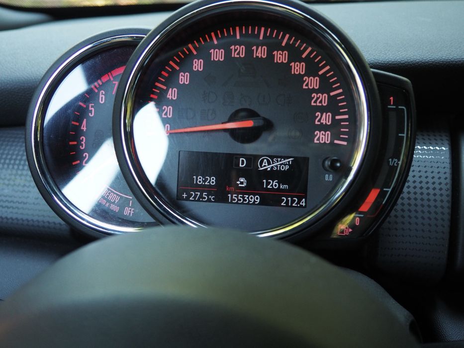 Mini Cooper 1.5 gasolina automático ,GPS, bancos em couro, estacionamento automático