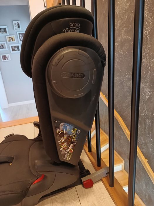 Fotelik samochodowy Britax Römer Kidfix III M ISOFIX 15–36 kg – stan bardzo dobry