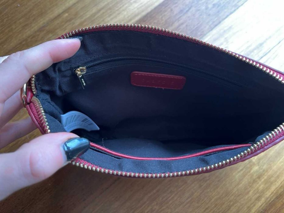 Mala parfois vermelha