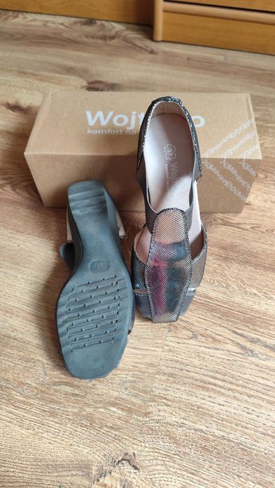 Letnie, srebrne buty