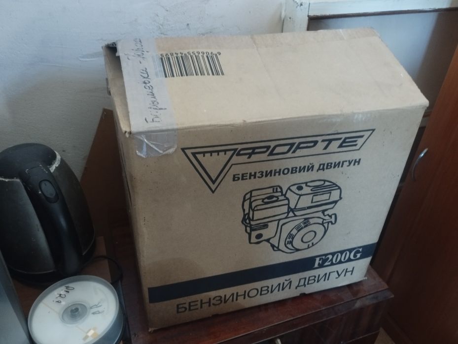дровокол   з бензиновим двигуном