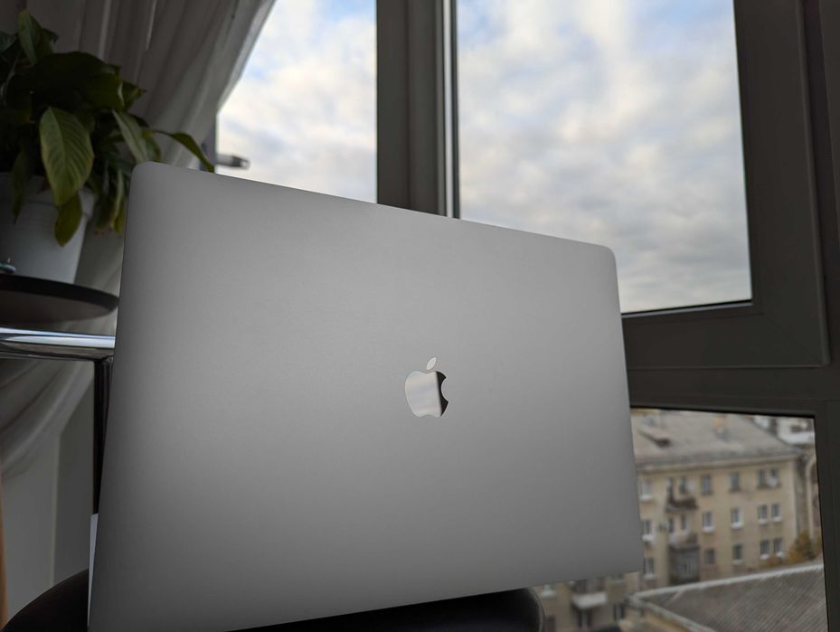 Apple MacBook Pro 16" 2019 (Core i7/16Gb DDR4/512Gb SSD) Silver