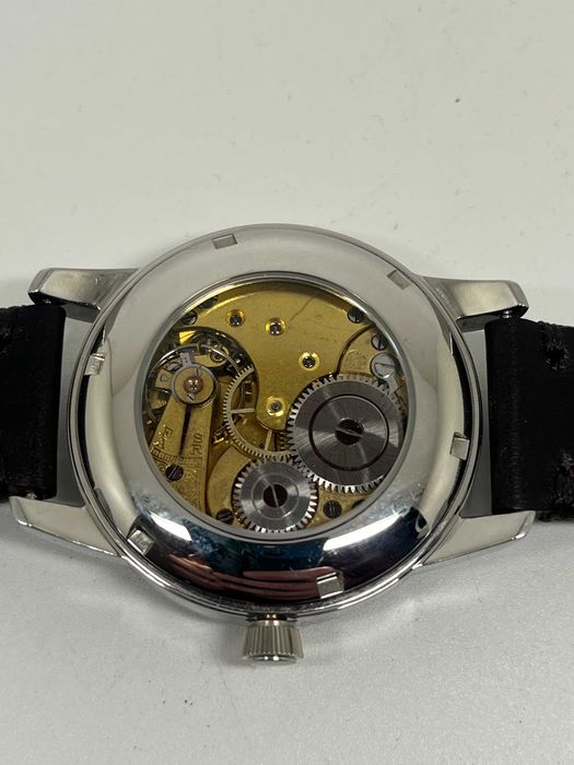 Ексклюзивний годинник Omega із срібним циферблатом