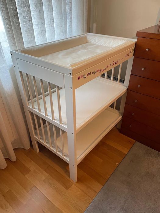 Movel muda fraldas IKEA com esponja